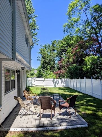 5 Restmere Terrace, Middletown, RI 02842