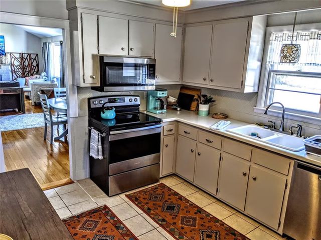 5 Restmere Terrace, Middletown, RI 02842