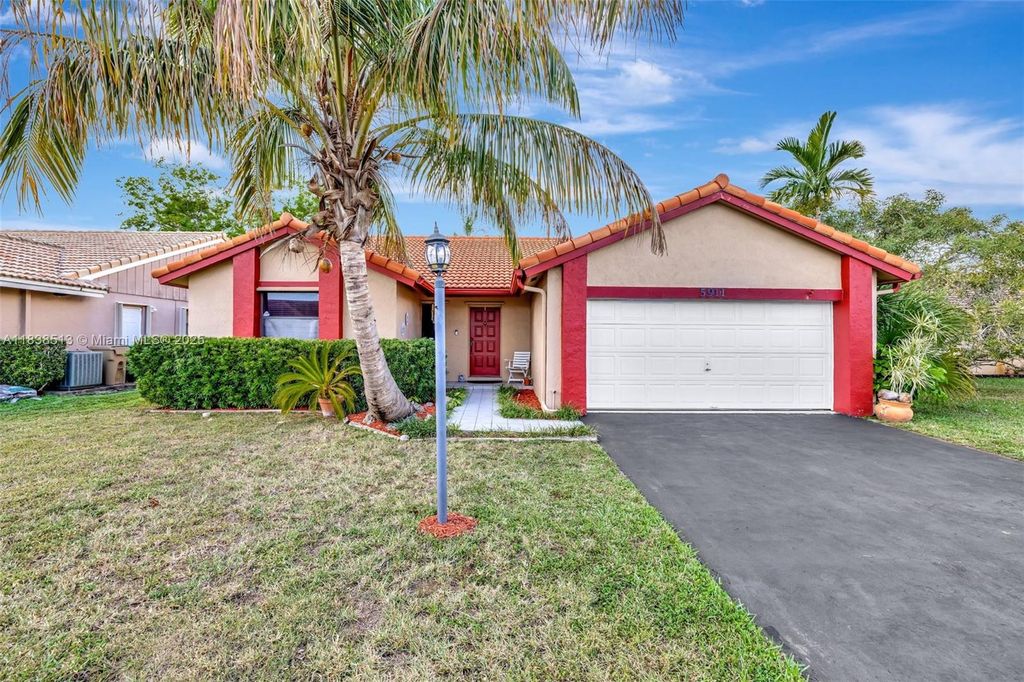 5911 Epsom Ln, Davie, FL 33331