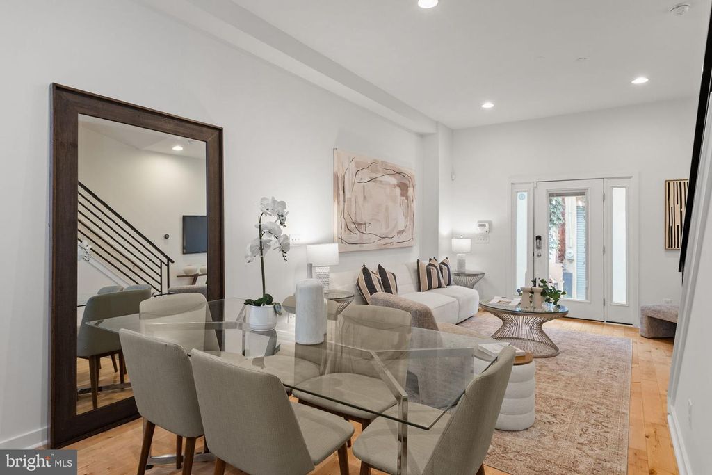 1006 S REESE ST, PHILADELPHIA, PA 19147 — photo 3