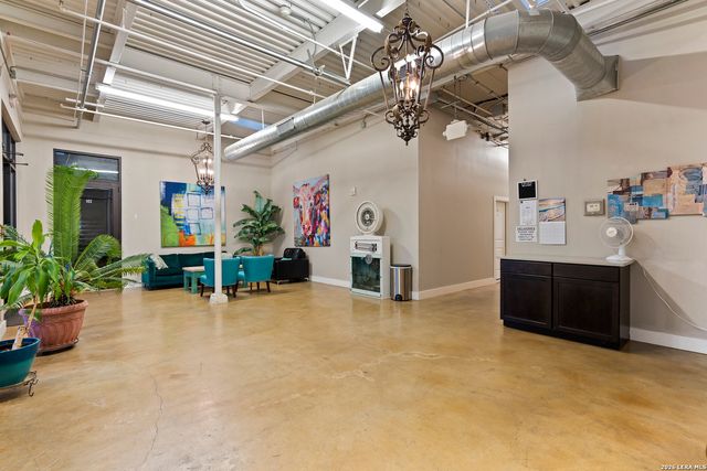 3363 E Commerce St Unit 147, San Antonio, TX 78220