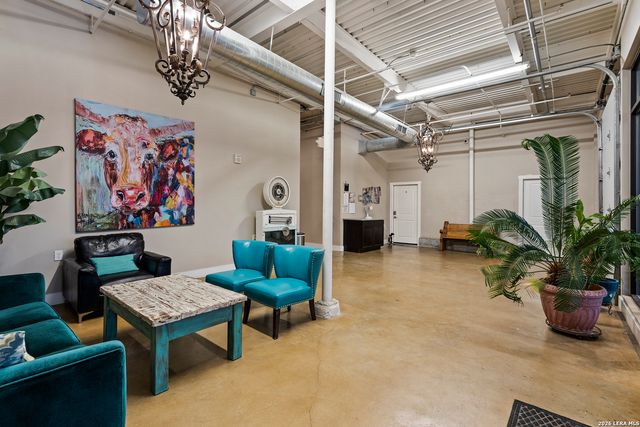 3363 E Commerce St Unit 147, San Antonio, TX 78220
