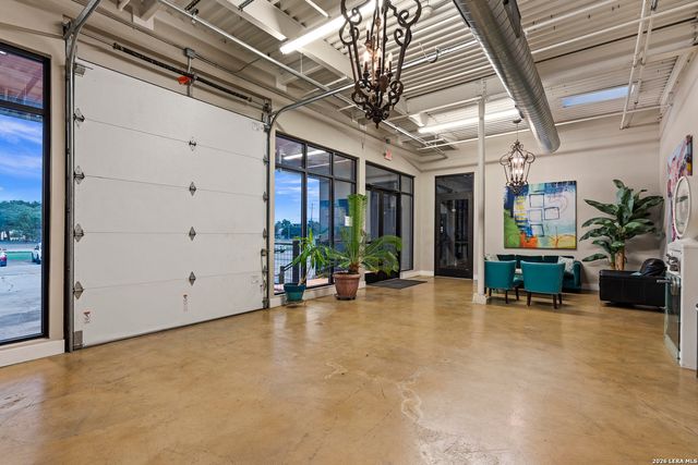 3363 E Commerce St Unit 147, San Antonio, TX 78220