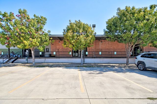 3363 E Commerce St Unit 147, San Antonio, TX 78220