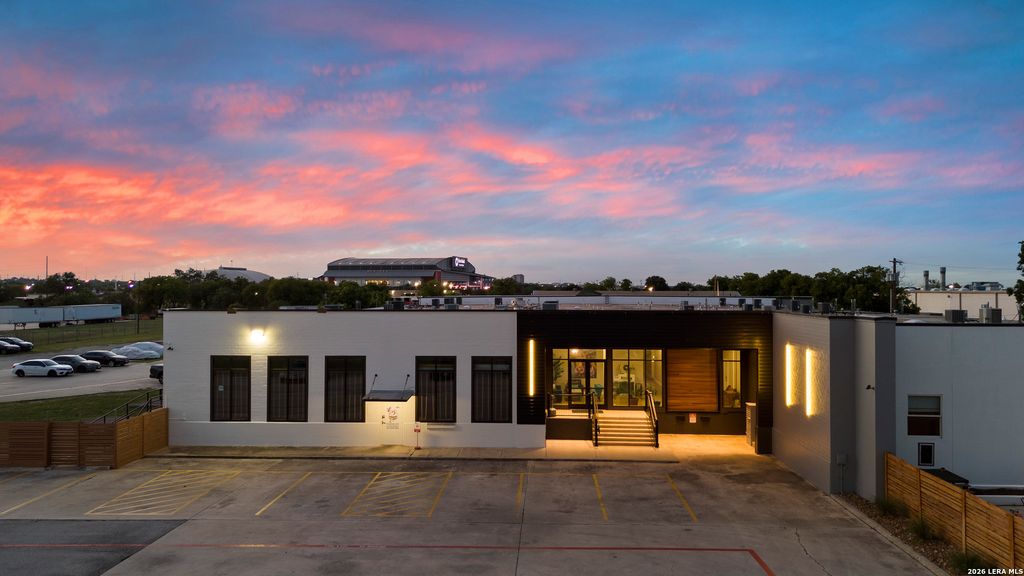3363 E Commerce St Unit 147, San Antonio, TX 78220