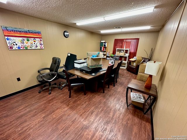 1010 Zanderson Ave, Jourdanton, TX 78026