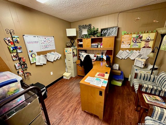 1010 Zanderson Ave, Jourdanton, TX 78026