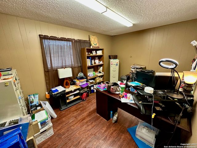 1010 Zanderson Ave, Jourdanton, TX 78026