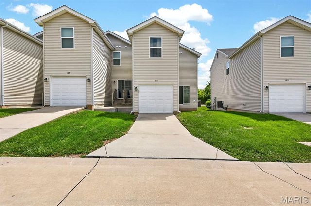 1819 Basston Drive, Maryland Heights, MO 63146