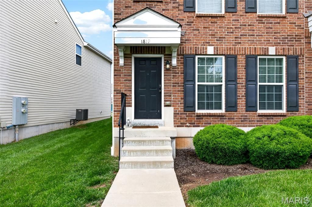 1819 Basston Drive, Maryland Heights, MO 63146