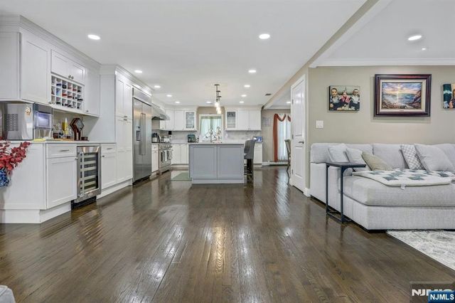 215 White Avenue, Old Tappan, NJ 07675