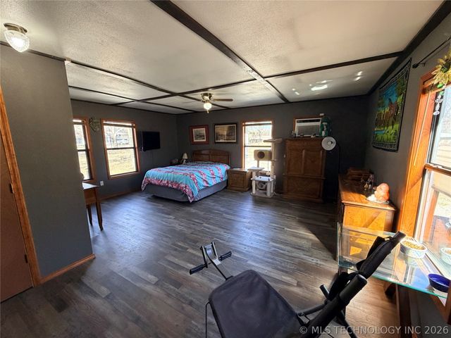 402 Robertson Highway, Henryetta, OK 74437