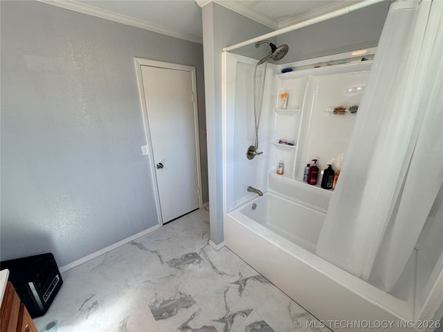 402 Robertson Highway, Henryetta, OK 74437