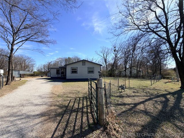 402 Robertson Highway, Henryetta, OK 74437