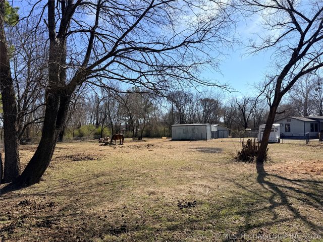 402 Robertson Highway, Henryetta, OK 74437