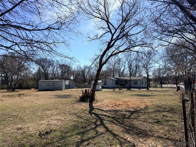 402 Robertson Highway, Henryetta, OK 74437