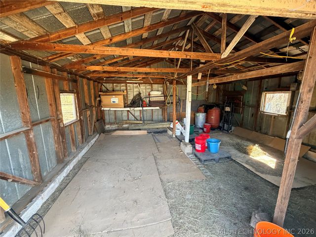 402 Robertson Highway, Henryetta, OK 74437