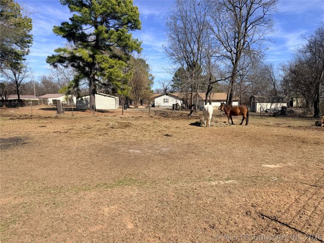 402 Robertson Highway, Henryetta, OK 74437