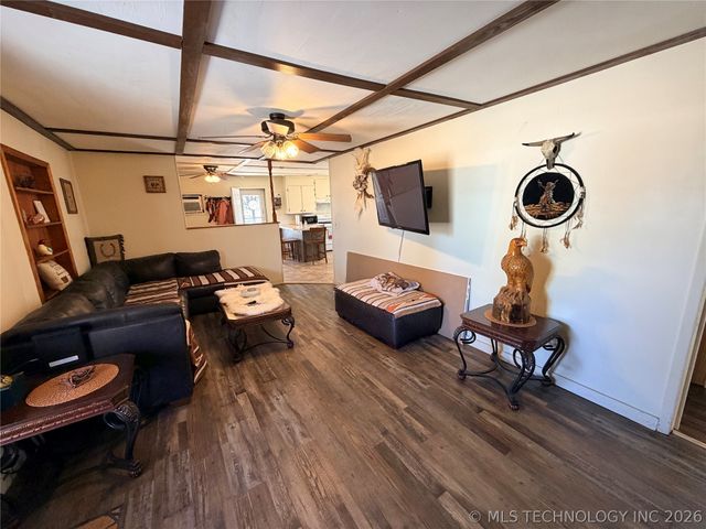 402 Robertson Highway, Henryetta, OK 74437