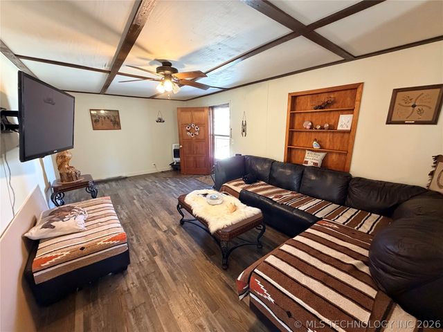 402 Robertson Highway, Henryetta, OK 74437