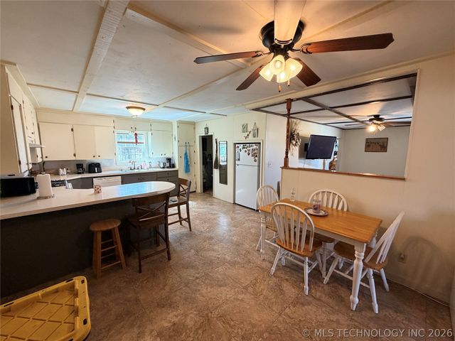 402 Robertson Highway, Henryetta, OK 74437