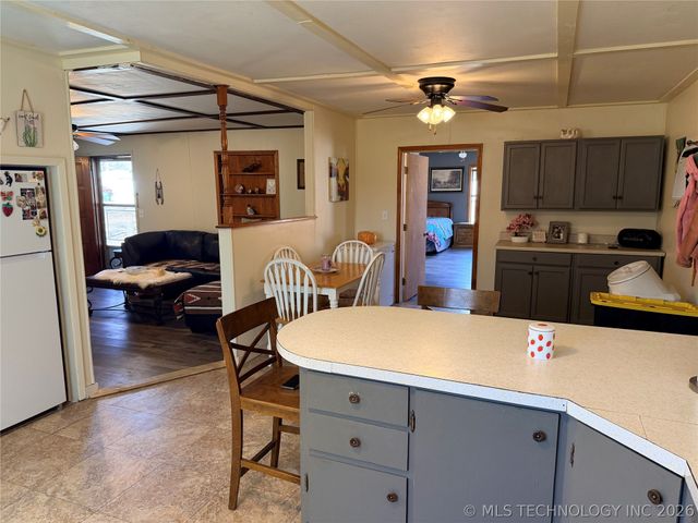 402 Robertson Highway, Henryetta, OK 74437