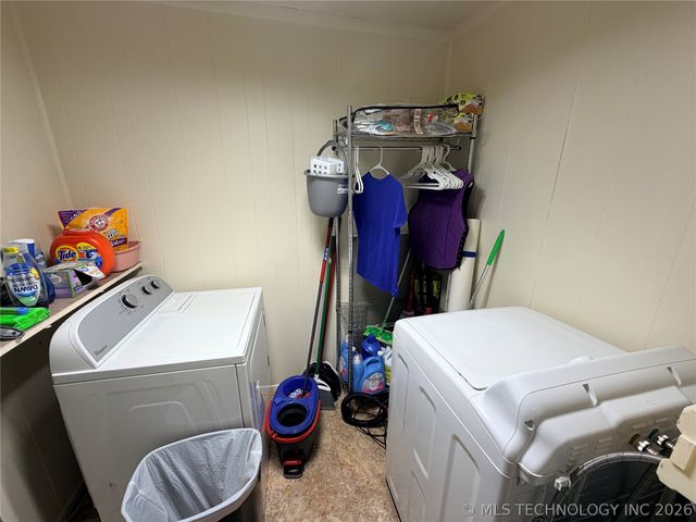 402 Robertson Highway, Henryetta, OK 74437