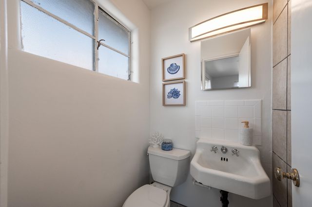 2016 Cagua Drive NE, Albuquerque, NM 87110