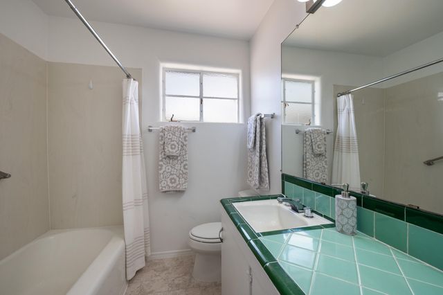 2016 Cagua Drive NE, Albuquerque, NM 87110