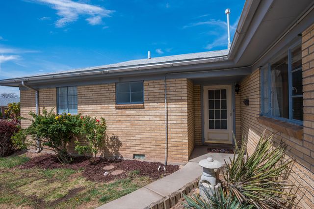 2016 Cagua Drive NE, Albuquerque, NM 87110