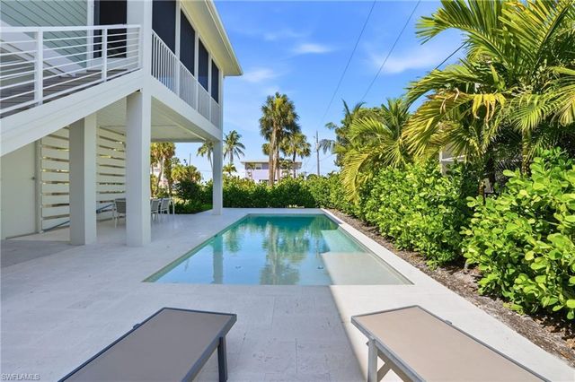 117 Hercules DR, Fort Myers Beach, FL 33931
