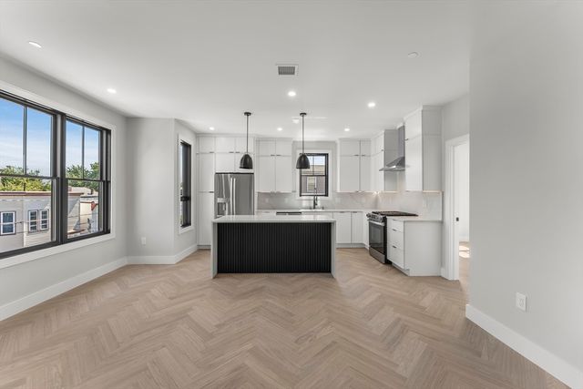 106 Moore PH6, Boston, MA 02128