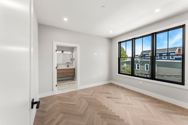 106 Moore PH6, Boston, MA 02128