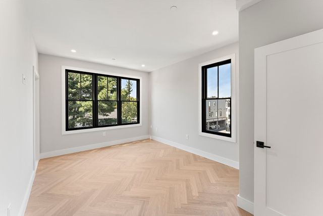 106 Moore PH6, Boston, MA 02128