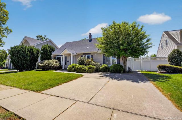 84 Cornflower Road, Levittown, NY 11756