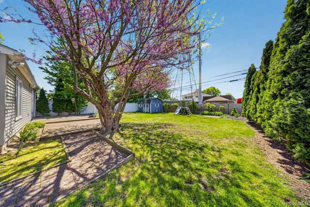 84 Cornflower Road, Levittown, NY 11756