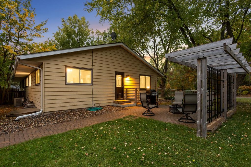 2606 Jackson Street, Little Canada, MN 55117 — photo 2