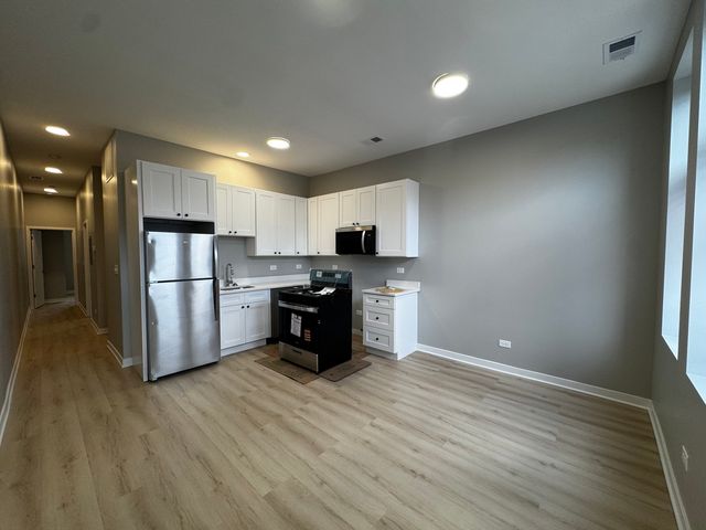 4007 W School Street E, Chicago, IL 60641