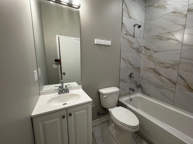 4007 W School Street E, Chicago, IL 60641