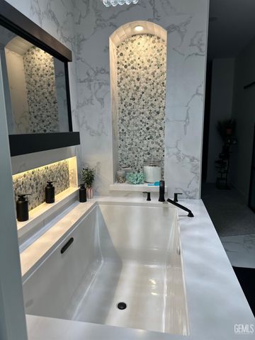 14025 Desert Rose Court, Bakersfield, CA 93314