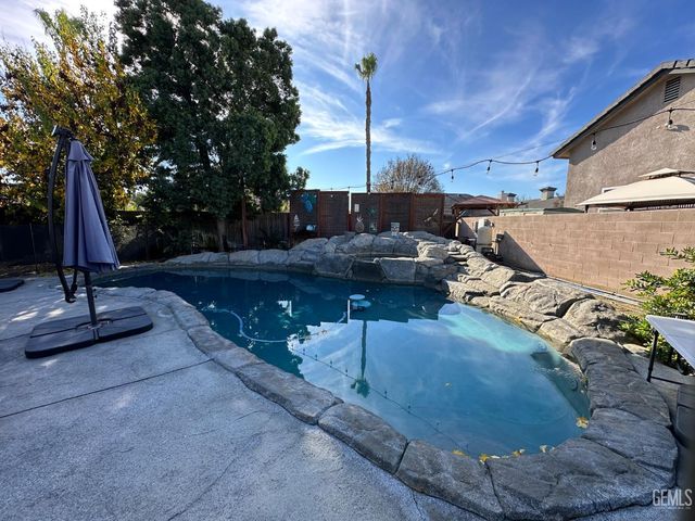 14025 Desert Rose Court, Bakersfield, CA 93314