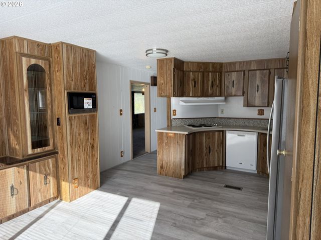 1600 RHODODENDRON Dr 278, Florence, OR 97439