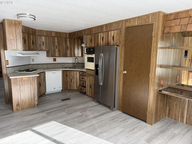 1600 RHODODENDRON Dr 278, Florence, OR 97439