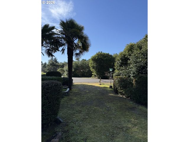 1600 RHODODENDRON Dr 278, Florence, OR 97439