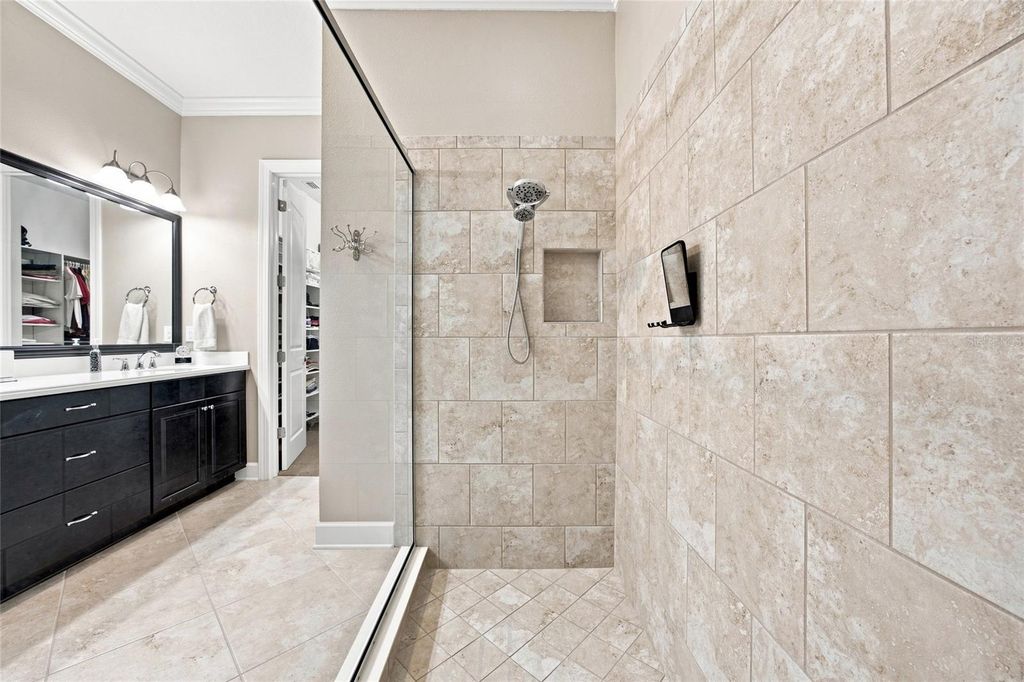 Image 13 of property listing at 8557 GRAND ALBERATO ROAD, Tampa, FL 33647