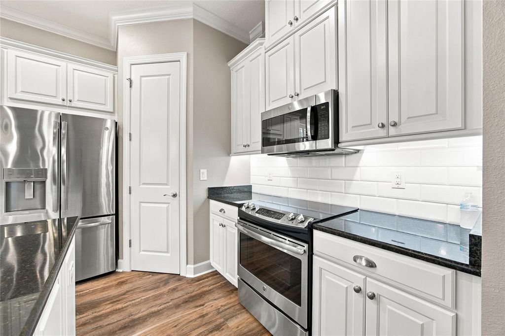 Image 16 of property listing at 8557 GRAND ALBERATO ROAD, Tampa, FL 33647