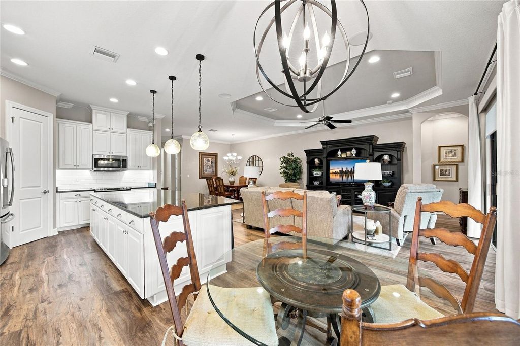 Image 21 of property listing at 8557 GRAND ALBERATO ROAD, Tampa, FL 33647