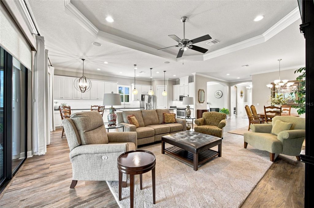 Image 22 of property listing at 8557 GRAND ALBERATO ROAD, Tampa, FL 33647