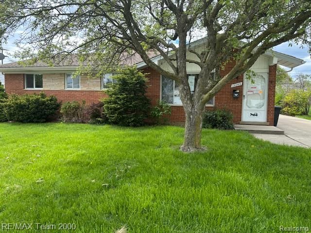 15043 Blue Skies Street, Livonia, MI 48154