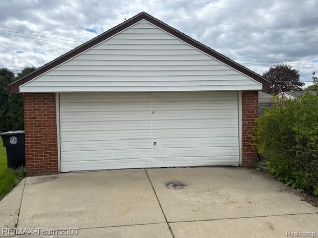 15043 Blue Skies Street, Livonia, MI 48154